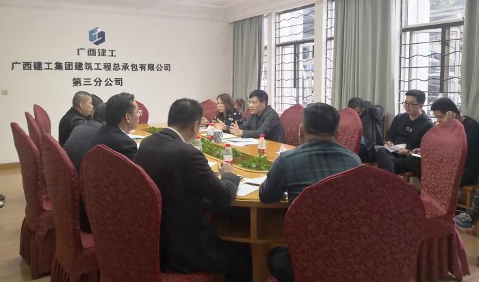 4�ۻ��ֳ����˲ӱ� ��_700x412.jpg