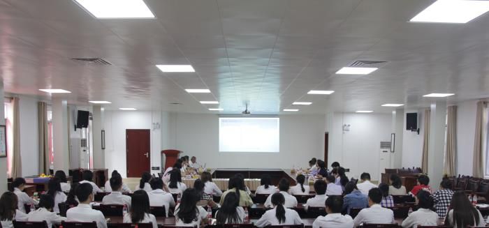 8�ۻ��ֳ����˲ӱ� ��700.jpg