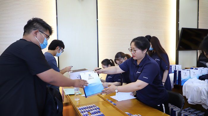 Ϊ��Ա��������Ƭ���·����������� ��.JPG