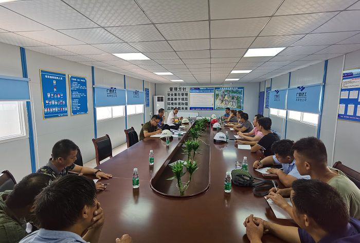 �ۻ��ֳ��� ����Ӣ ��.jpg