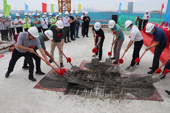 ���ڳ��α�һͬΪ�ⶥ�������������ϴ� �㣨��ͼ��.jpg