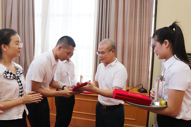 ������Ϊ��ְ���佱�����ϴ� �㣨��ͼ��.jpg